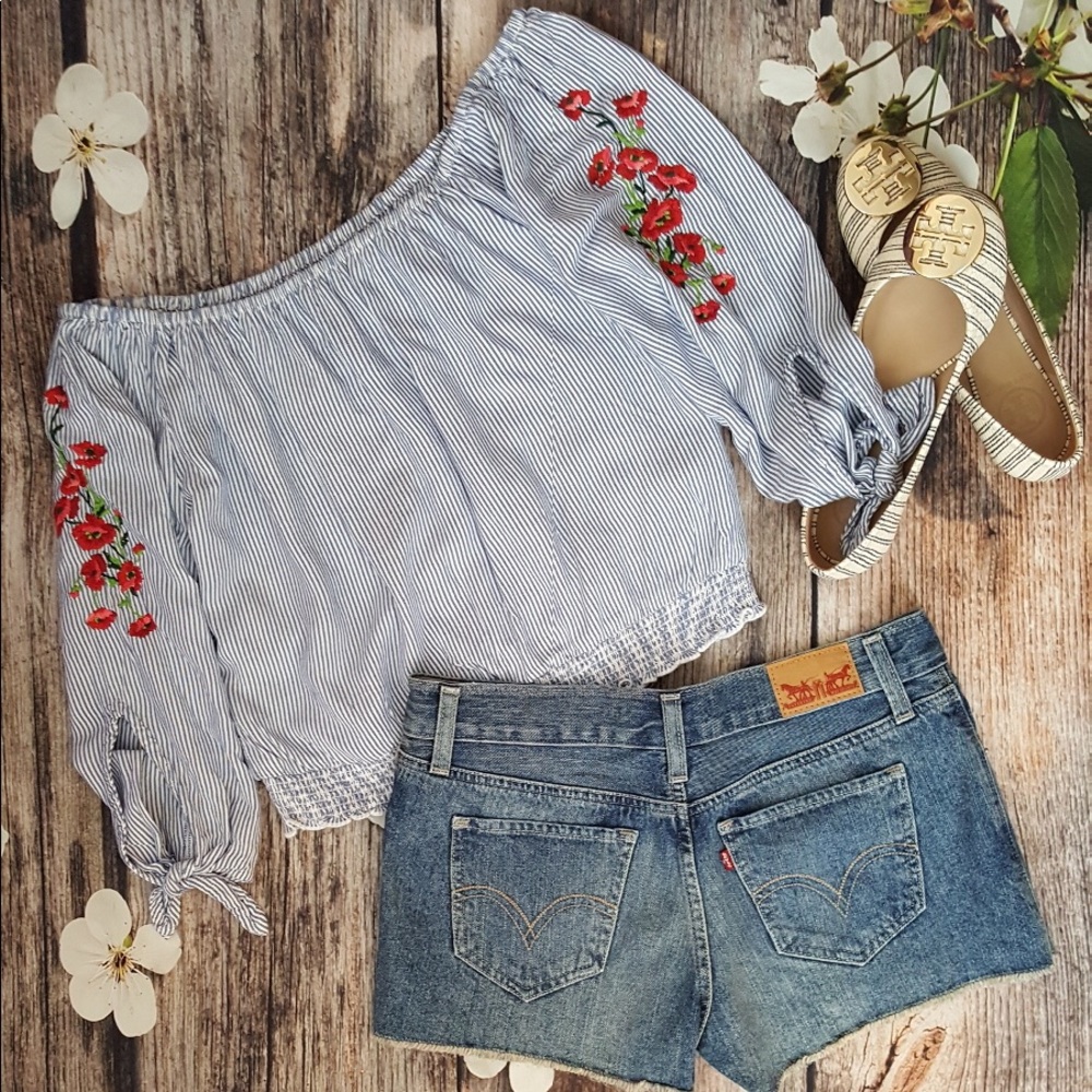 🚫SOLD🚫New! Levi's Mid-rise Cut-off Shorts